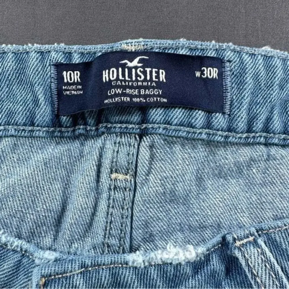 Hollister Low-Rise Medium Wash Baggy Jeans, size 10R, like new condition